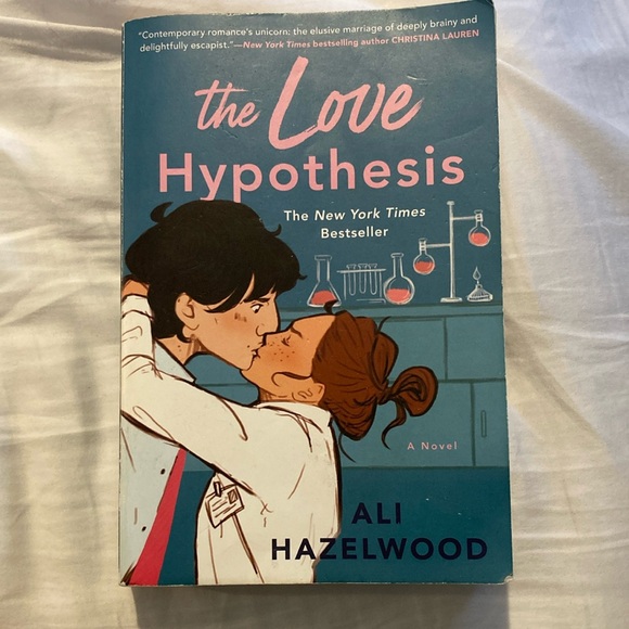 Book: The Love Hypothesis by Ali Hazelwood - Picture 1 of 7